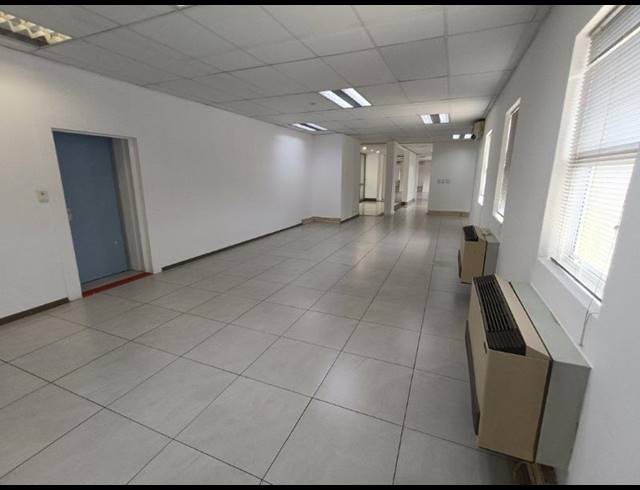 BUSINESS PROPERTY TO RENT IN FOURWAYS